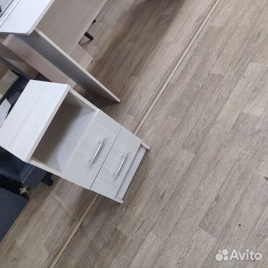 Стол письменный с тумбой лоредо с витрины