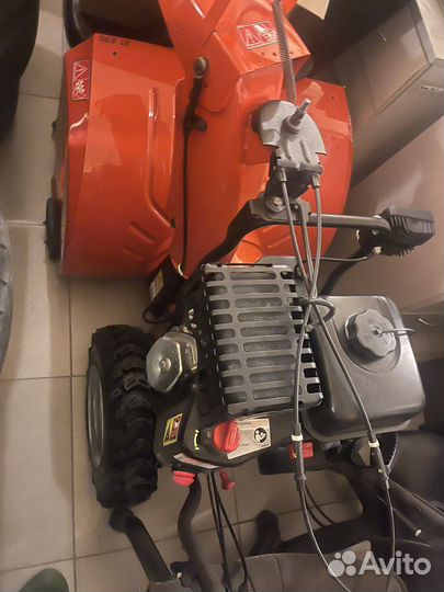 Снегоуборщик бензиновый Husqvarna ST 230