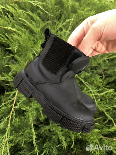 Ботинки Zara для мальчика или девочки Микки Маус