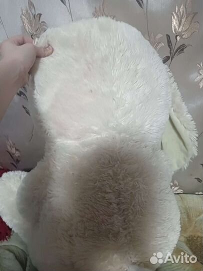 Большой плюшевый заяц