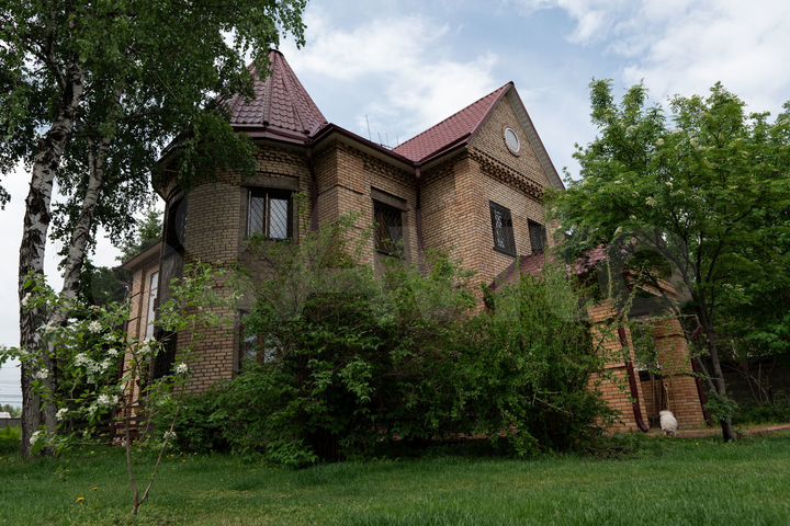 Коттедж 382,5 м² на участке 24,2 сот.