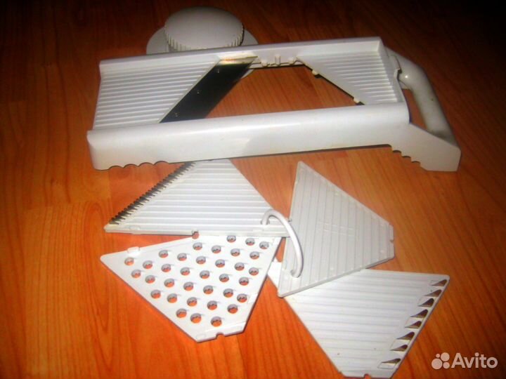 Фирменная тёрка с 4-мя различными насадками