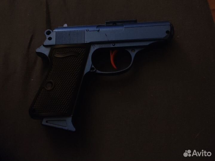 Игрушечный пистолет