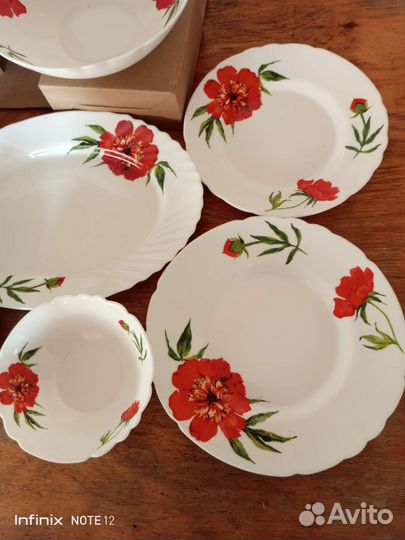 Набор столовой посуды новый