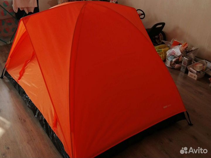 Палатка оранж и синяя Новус. 3х мест. Продам арен