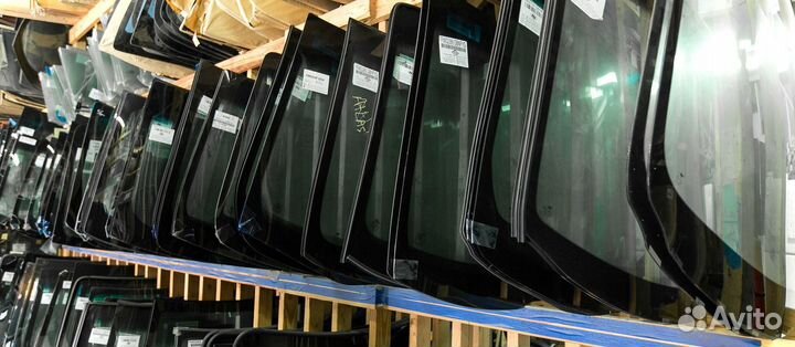 Стекло лобовое Нижнее caterpillar (новая кабина)