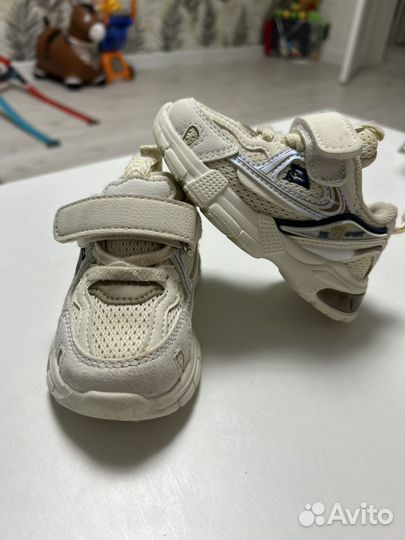 Кроссовки детские
