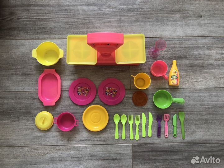 Набор посуды для кукол и весы