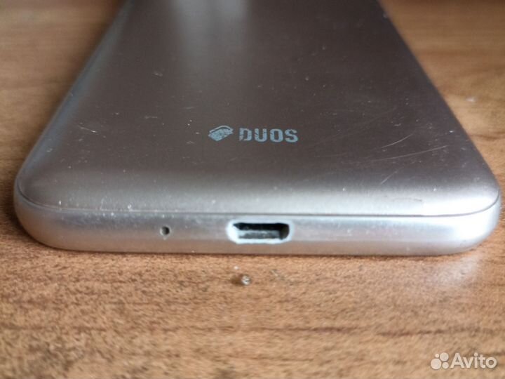 Телефон Samsung