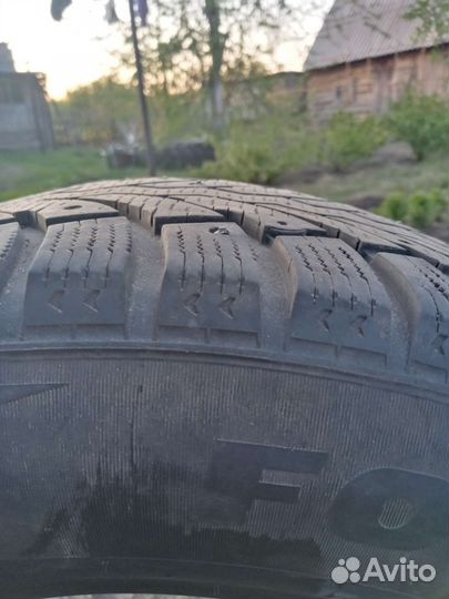 Pirelli Ice 215/65 R16