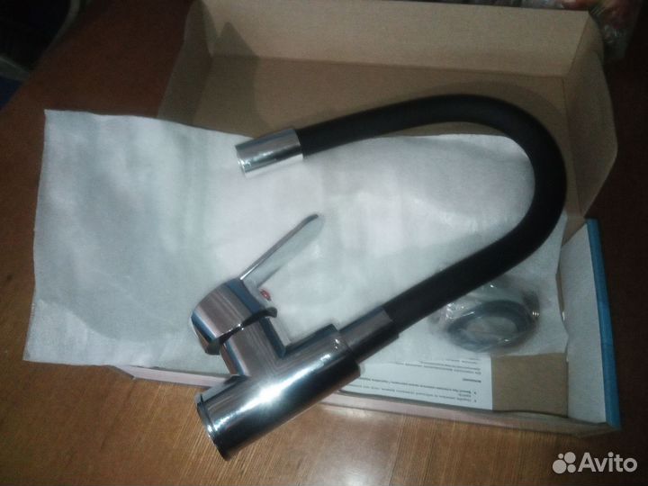 Смеситель кухонный с гибким изливом