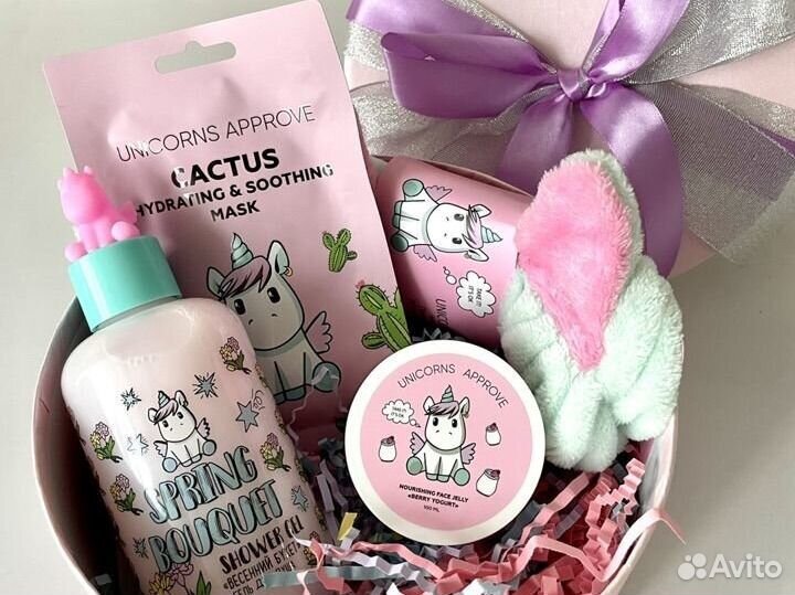 Подарочный набор косметики для девушки