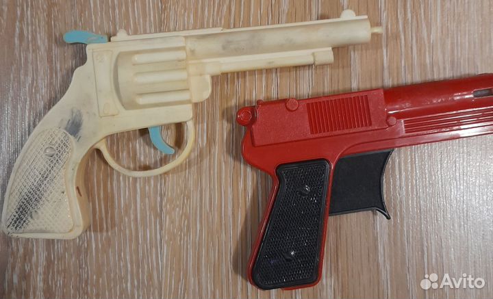 Детская игрушка пистолет СССР