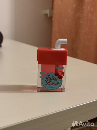 Блеск для губ beauty bomb