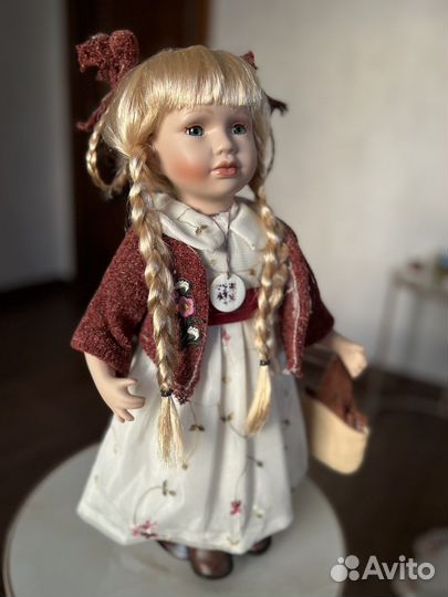 Кукла фарфоровая коллекционная