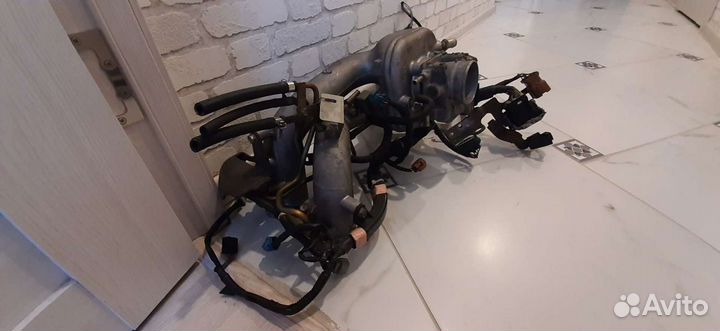 Впускной коллектор Subaru ej204 в сборе