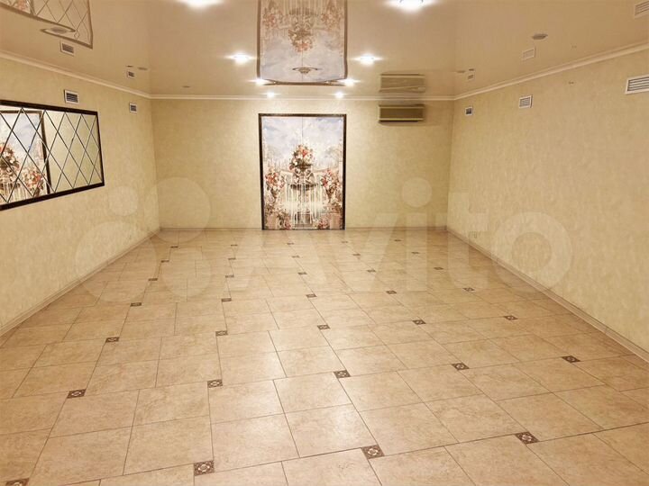 Сдам торговое помещение, 215 м²