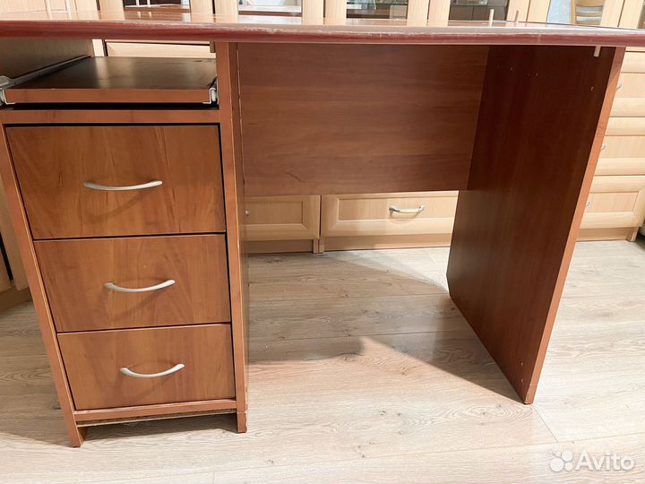 Письменный стол