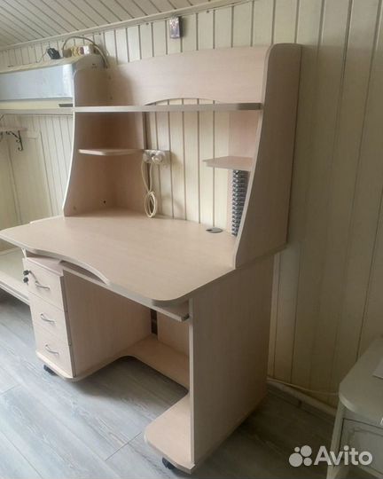 Компьютерный стол