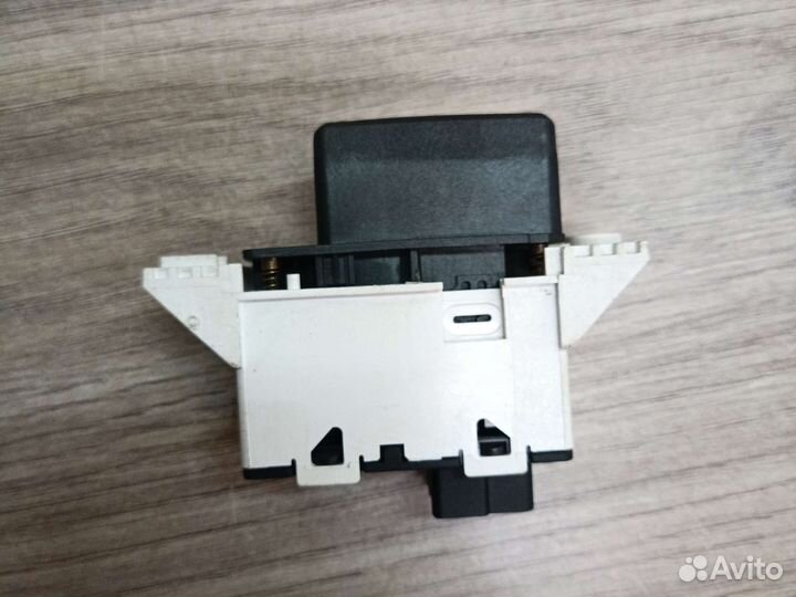 Кнопка аварийной сигнализации ford focus 1