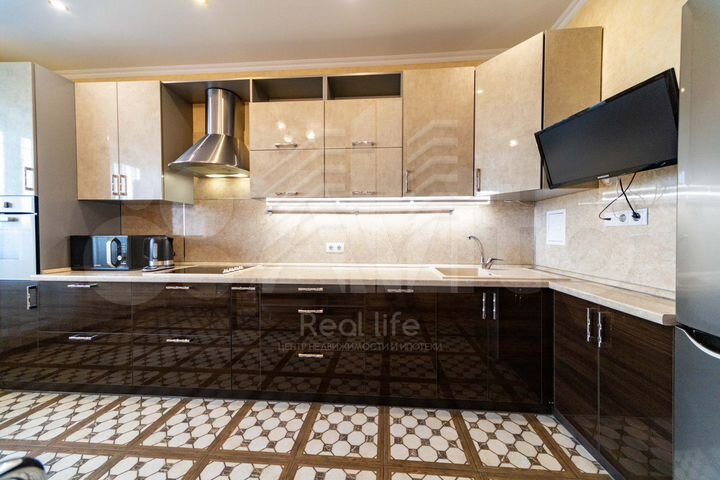 2-к. квартира, 72,8 м², 5/17 эт.