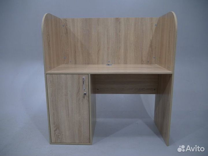 Стол с перегородкой