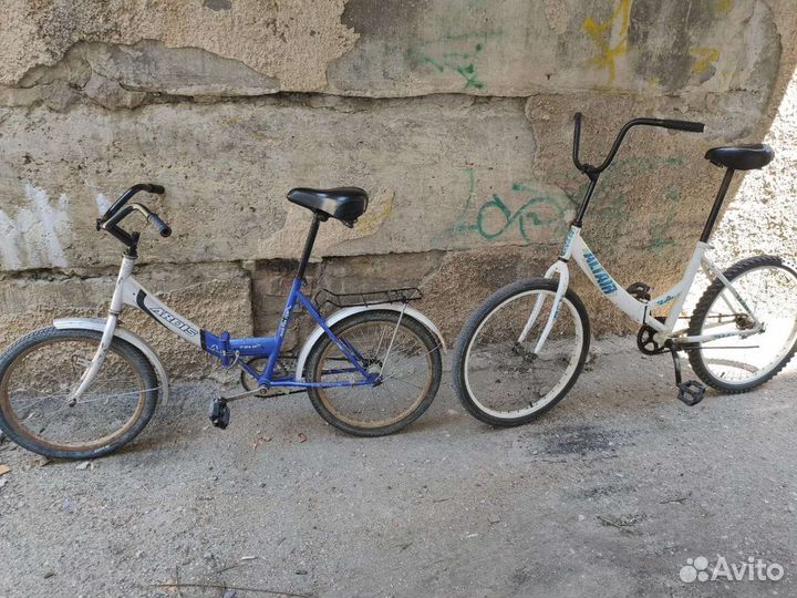Два складных велосипеда