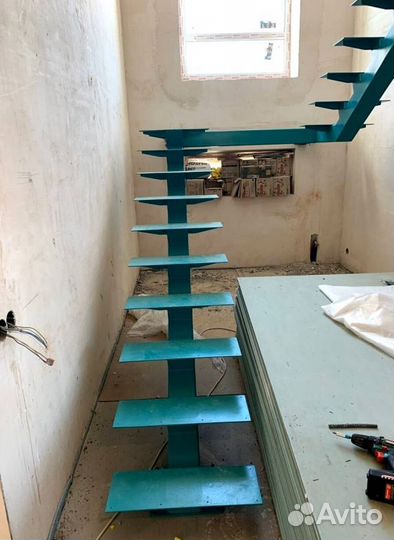 Прямая лестница на металлокаркасе