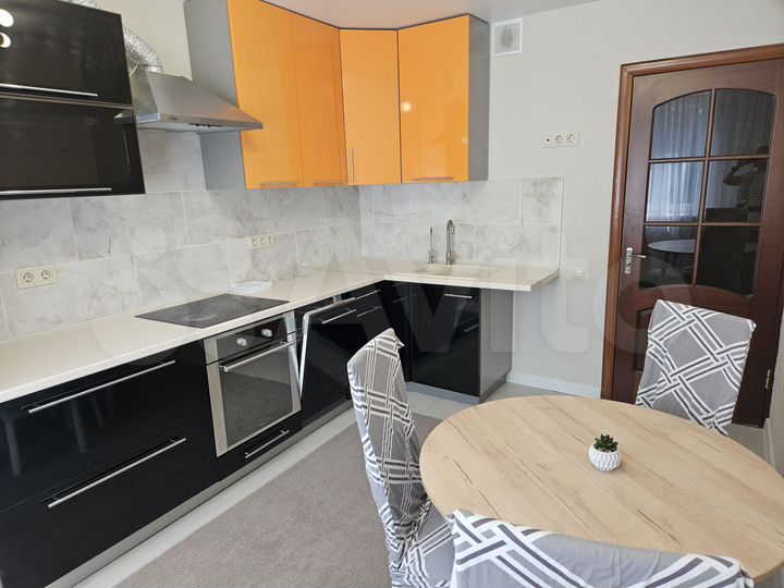 2-к. квартира, 61 м², 4/17 эт.