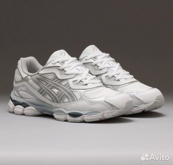 Кроссовки asics