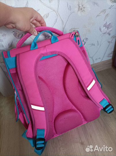 Школьный рюкзак, портфель