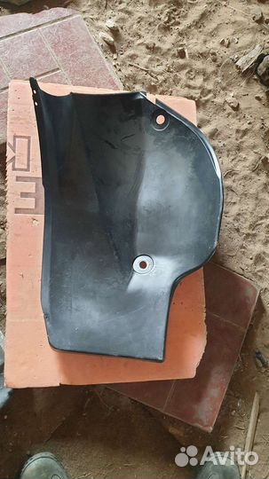 LADA largus задний правый подкрылок