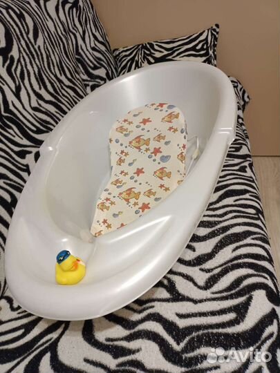 Детская ванночка для купания с подставкой