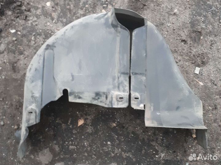 Задний правый подкрылок фольксваген бора