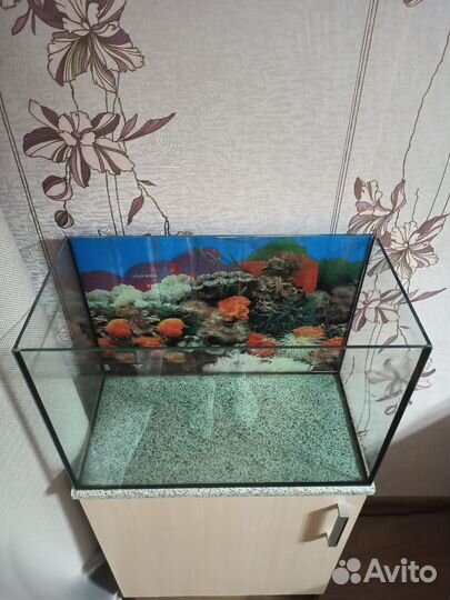 Аквариум с тумбой и рыбками