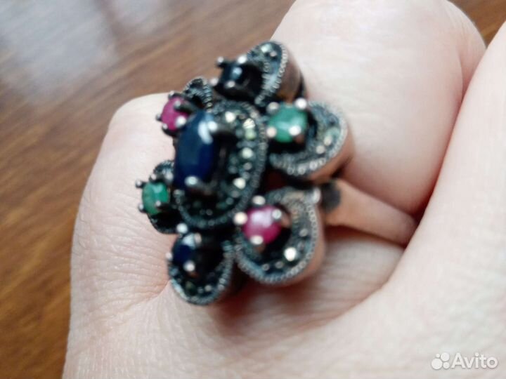 Кольцо с камнями
