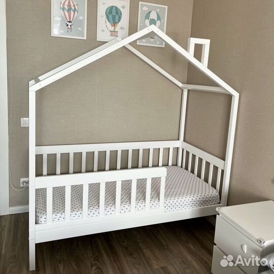 Детская кровать домик