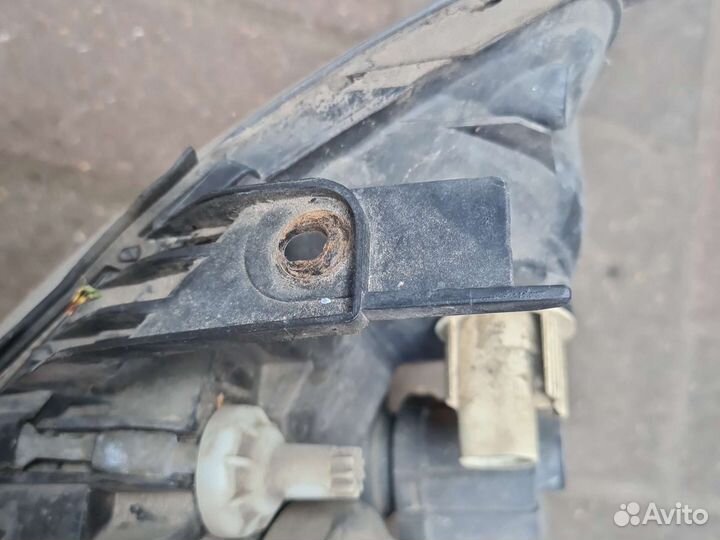 Опель омега в фара правая