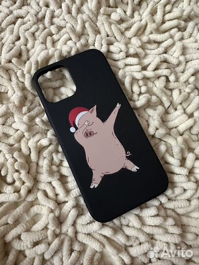 Чехлы на iPhone 12