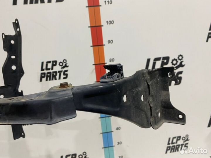 Планка переднего бампера передняя Toyota Land