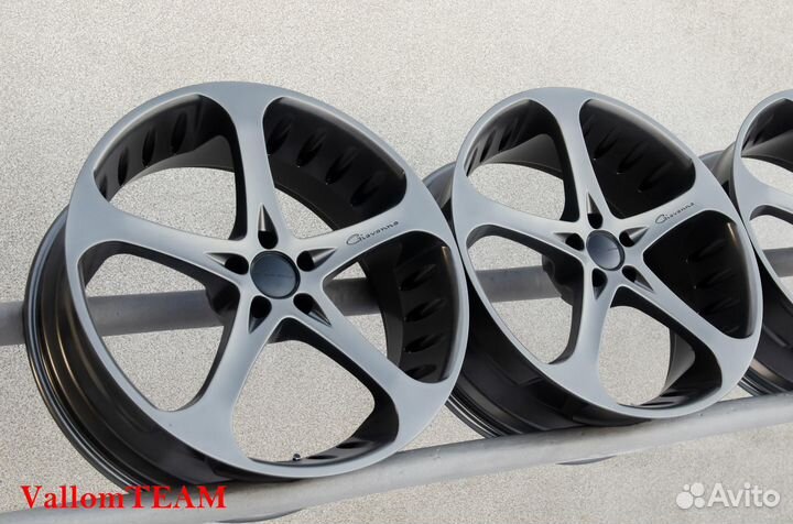 Лот M635524 Фирменные 22-е диски giovanna