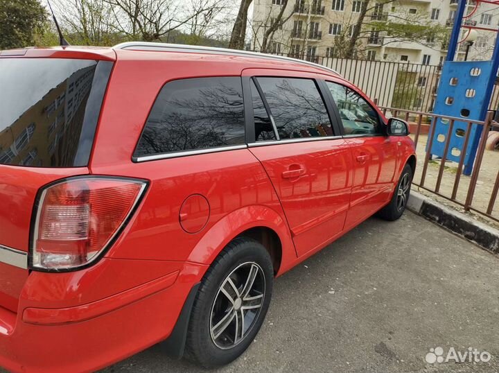 Opel Astra, 2011