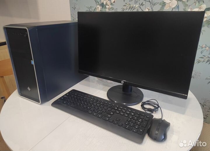 Настольный компьютер с монитором