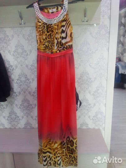 Нарядное женское платье