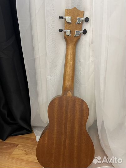 Гитара укулеле