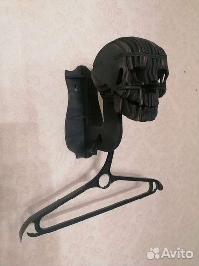 Держатель и вешалка для шлема