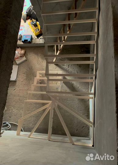 Лестничные перила кованные с монтажем