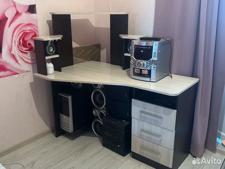 Компьютерный стол