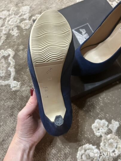 Туфли женские 38 размер синие на каблуке