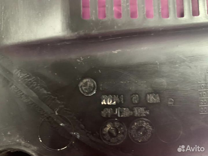 Крышка корпуса микрофильтра правая BMW X5 и X6